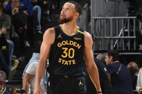 Kaiyun网页版-勇士关键时刻救险，巴黎力保胜局拿下系列赛(耻辱!巴黎遭保级队绝杀无缘登顶 法甲乱世到来?)